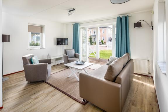 Woonkamer van een bungalow | Beachhotel Cape Helius