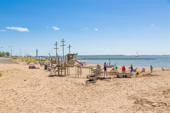 Strandje bij het hotel | Ontdek de omgeving van Beachhotel Cape Helius